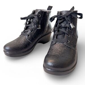 Alegria Eli Black Rose Embossed Lace-Up Clogs Eliza Wedge Leather Ankle Boots